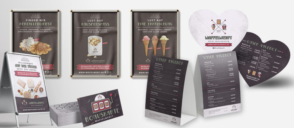 Gezeigt werden Printprodukte wie Plakate, Preisaufsteller und Flyer im Design der Waffelwerft.